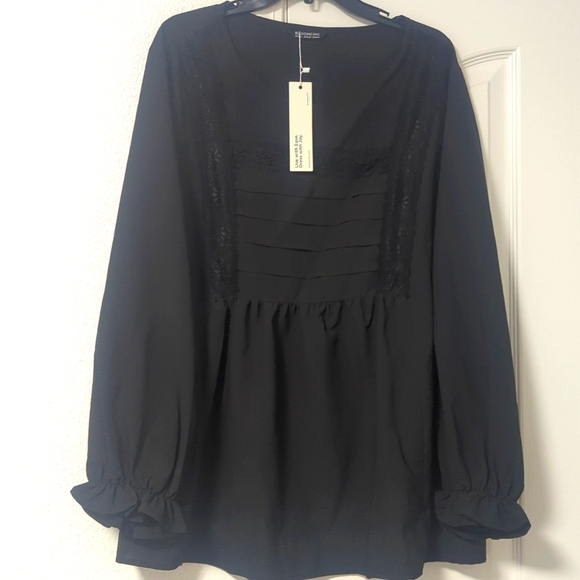 BloomChic Top - Picture 1 of 4